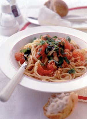 フレッシュトマトとツナのスパゲティ