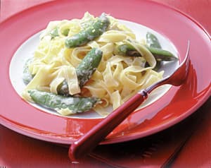 レモン風味のクリームソースのパスタ
