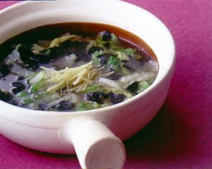 白菜のしょうが風味スープ