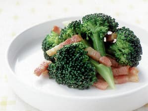 ブロッコリーとベーコンの炒めもの