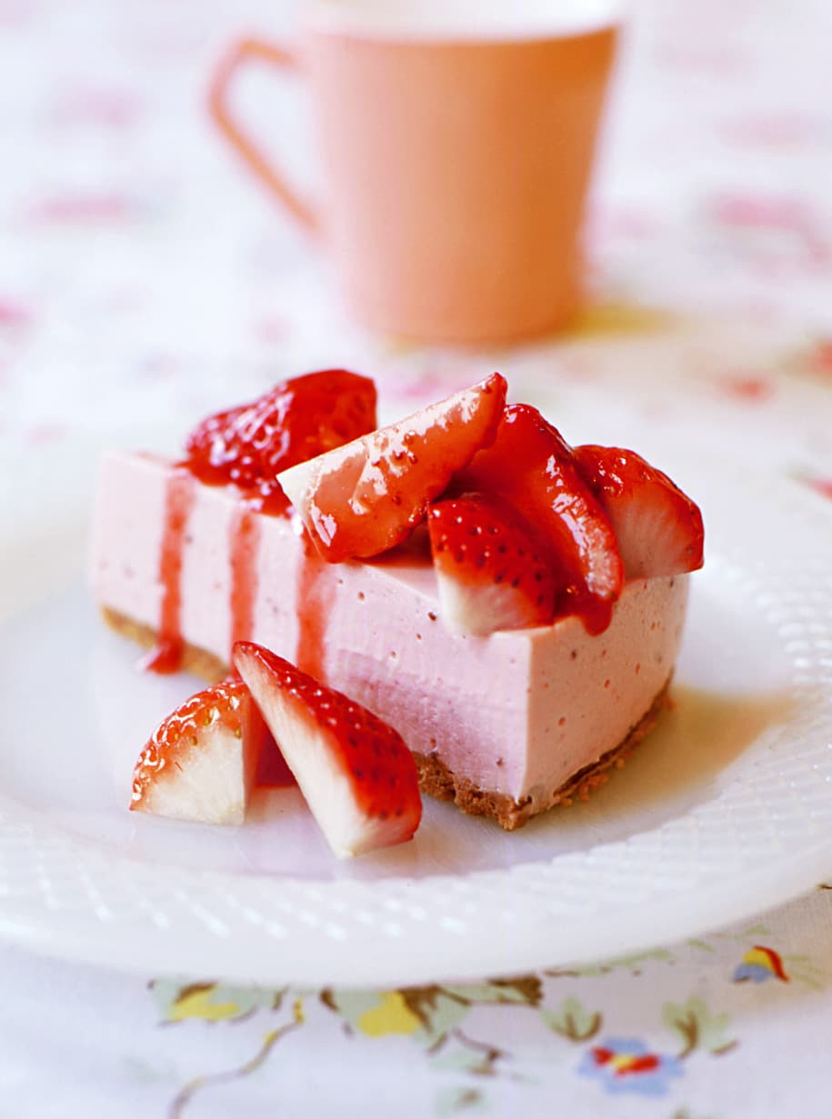 ストロベリー　レアチーズケーキ