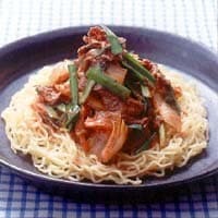 白菜キムチ＋にら＋牛こま切れ肉の冷やし中華