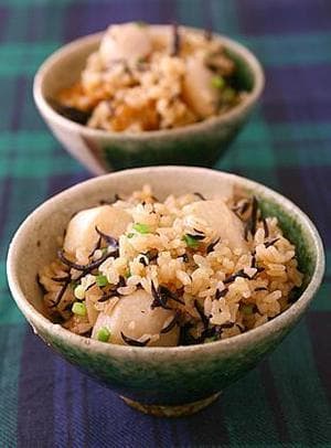 里いもとひじきの炊き込みご飯