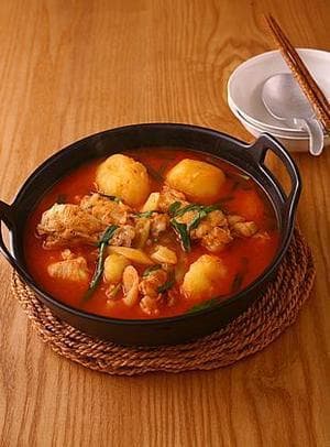 じゃがいもと鶏肉のピリ辛煮