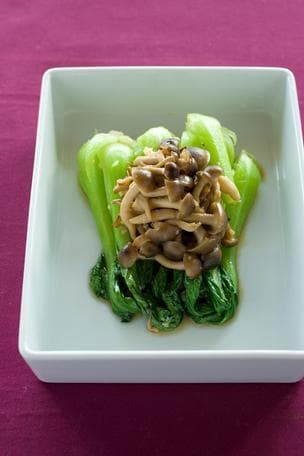 青梗菜ときのこのにんにく炒め
