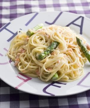 鮭フレークのクリームパスタ