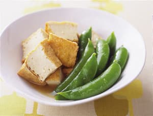 厚揚げとスナップえんどうの煮もの