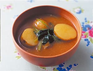 新じゃがと三つ葉のみそ汁