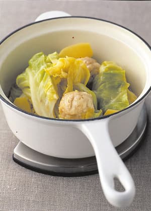 キャベツと鶏だんごのあっさり煮