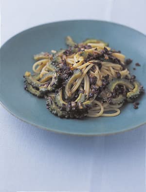 ゴーヤーとドライトマトのパスタ