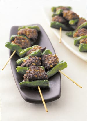 肉だんごのピリ辛串焼き