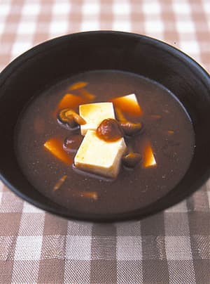 なめこと豆腐の赤だし