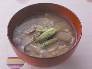 新ごぼうと豚バラのみそ汁