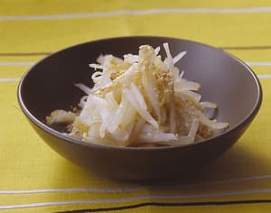 もやしとごぼうのごま酢あえ