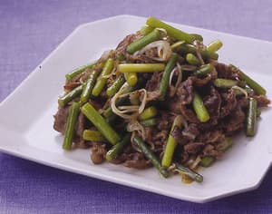 にんにくの茎と牛肉のオイスターソース炒め