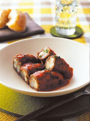 肉巻きポテトのトマト煮込み
