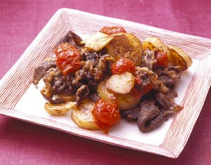 牛肉とじゃがいものにんにく炒め