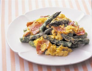 アスパラとベーコンのマヨ卵炒め