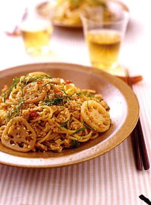 れんこんと鶏ひきのにんにくスパゲティ