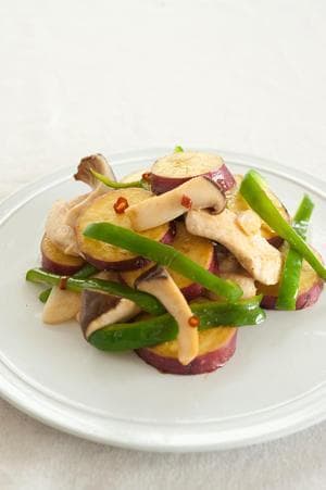さつまいもと鶏肉のオイスター炒め