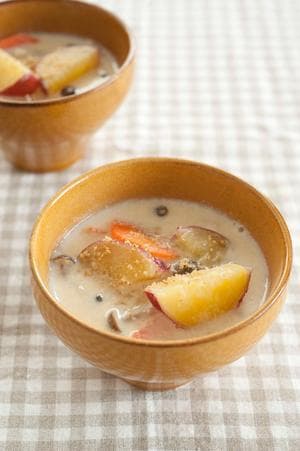 さつまいもとしめじの豆乳汁