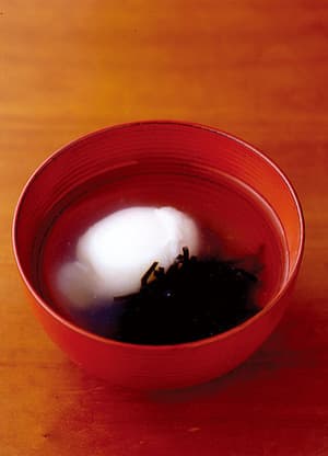 温泉卵と塩昆布のスープ