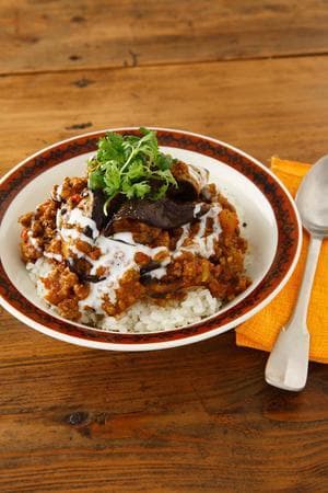 なすのキーマカレー丼