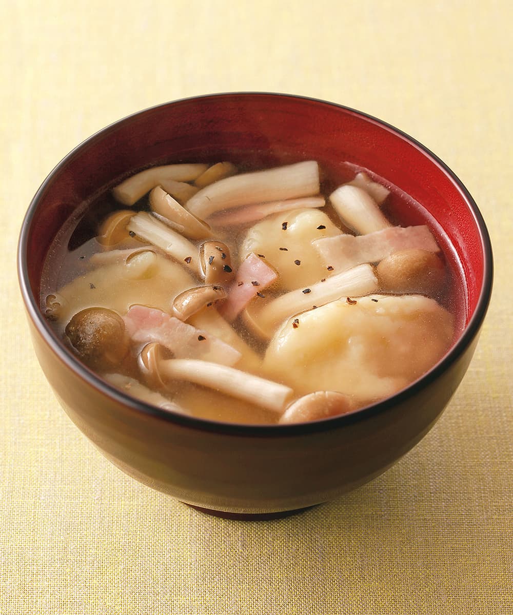 しめじとベーコンのだんご汁