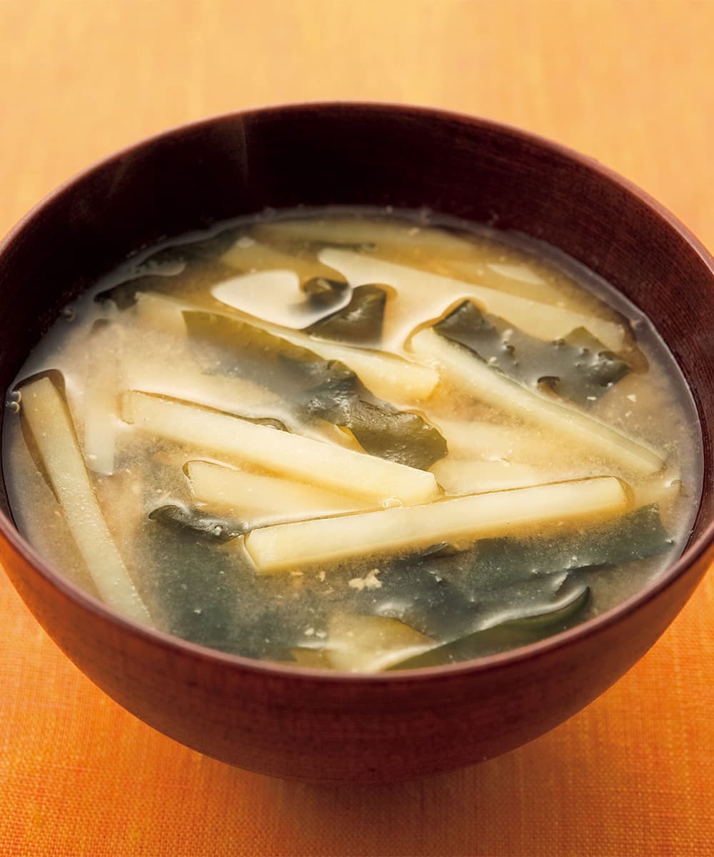 じゃがいもとわかめのみそ汁