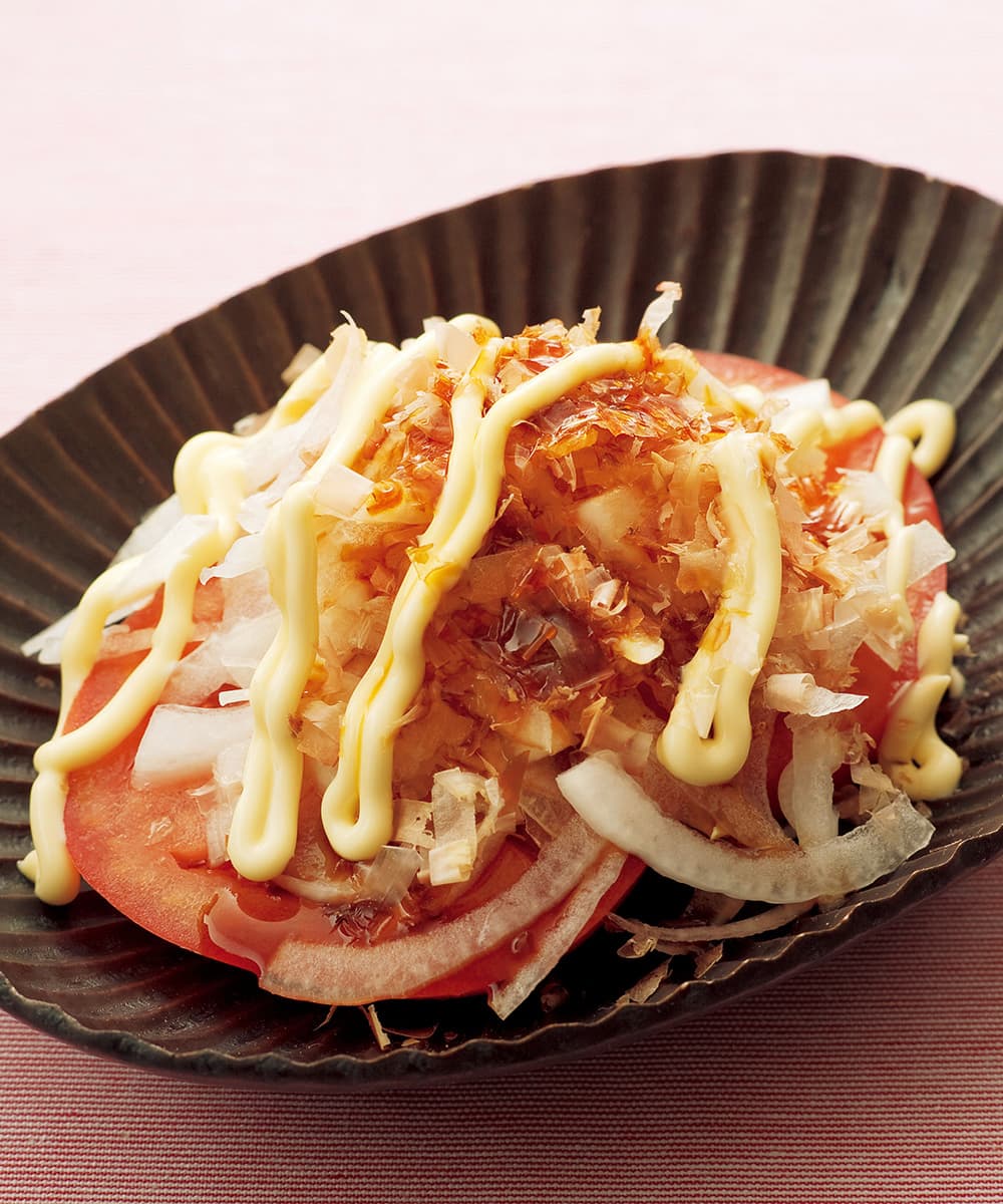 トマトと新玉ねぎのマヨおかかサラダ