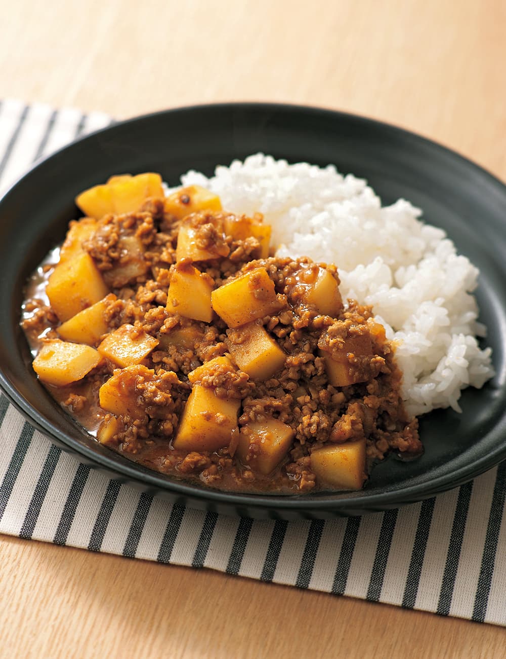 新じゃがとひき肉のカレー