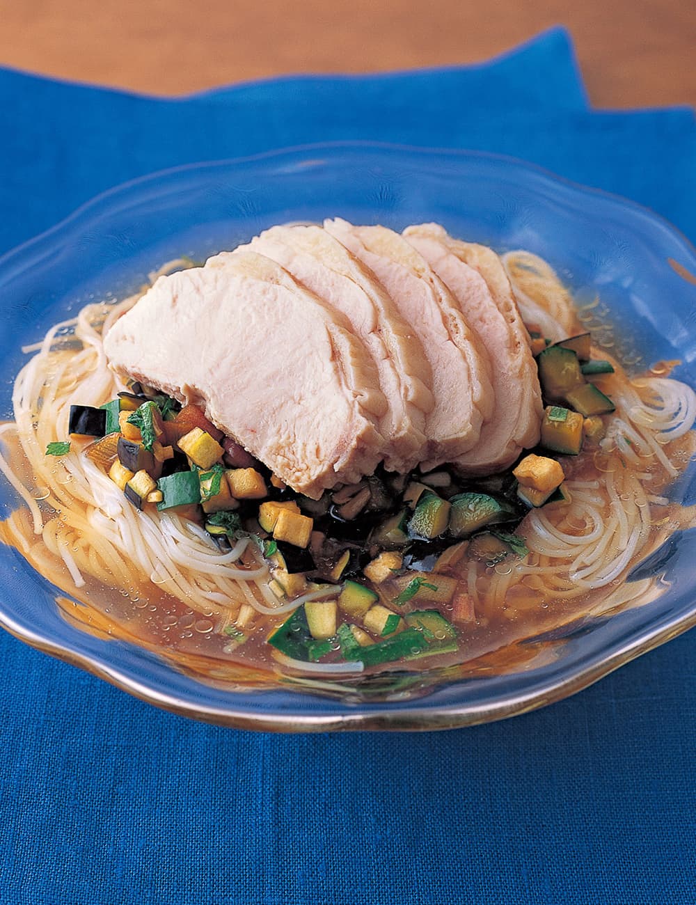 ゆで鶏と〈だし〉の冷やし麺
