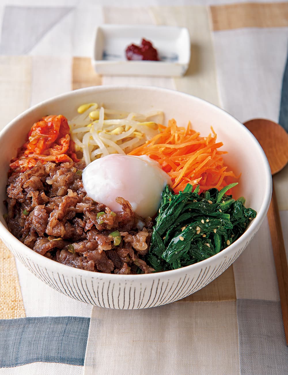 牛肉とカラフル野菜のビビンバ