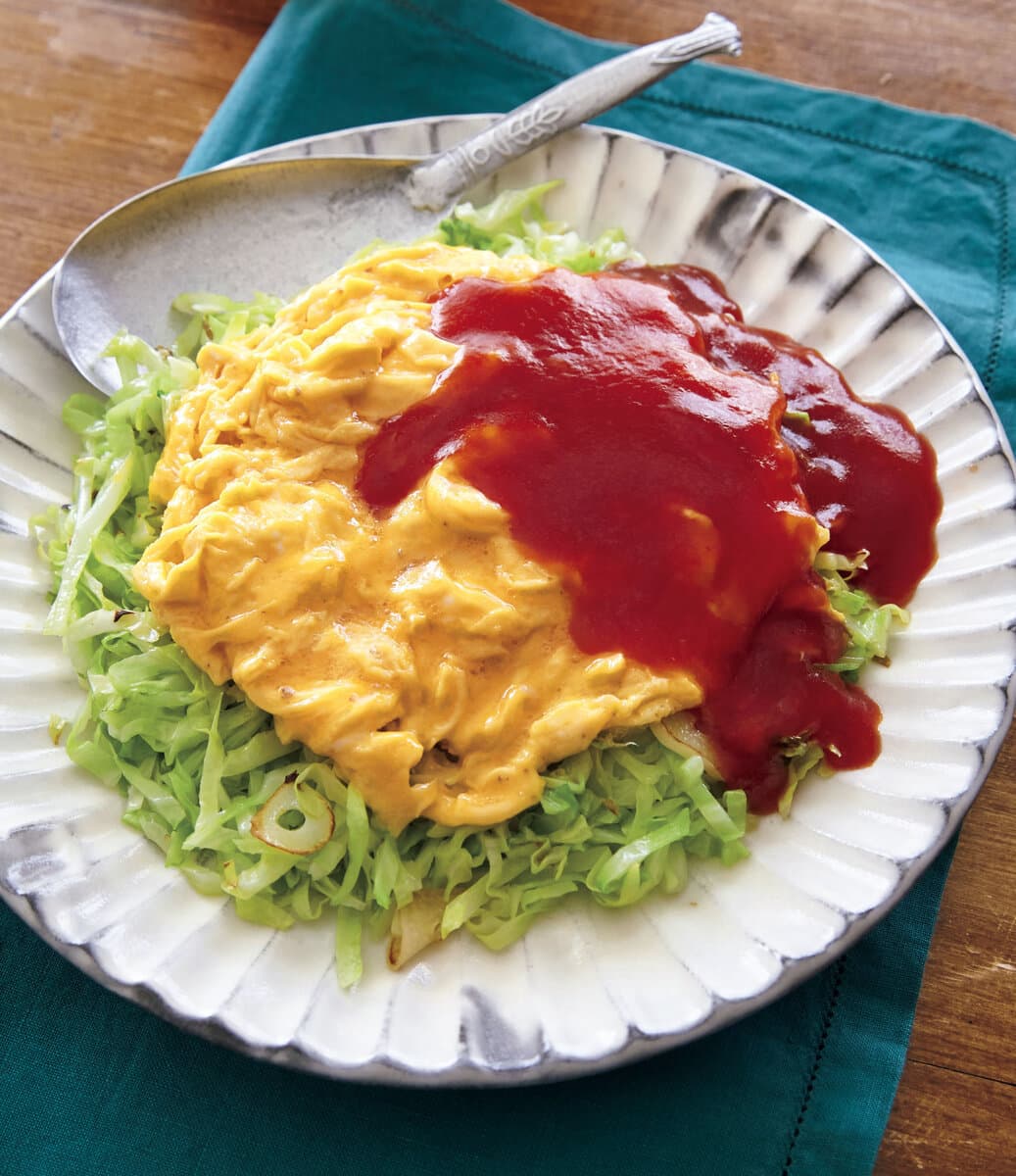 細切りキャベツとふわふわ卵のチリソースがけ