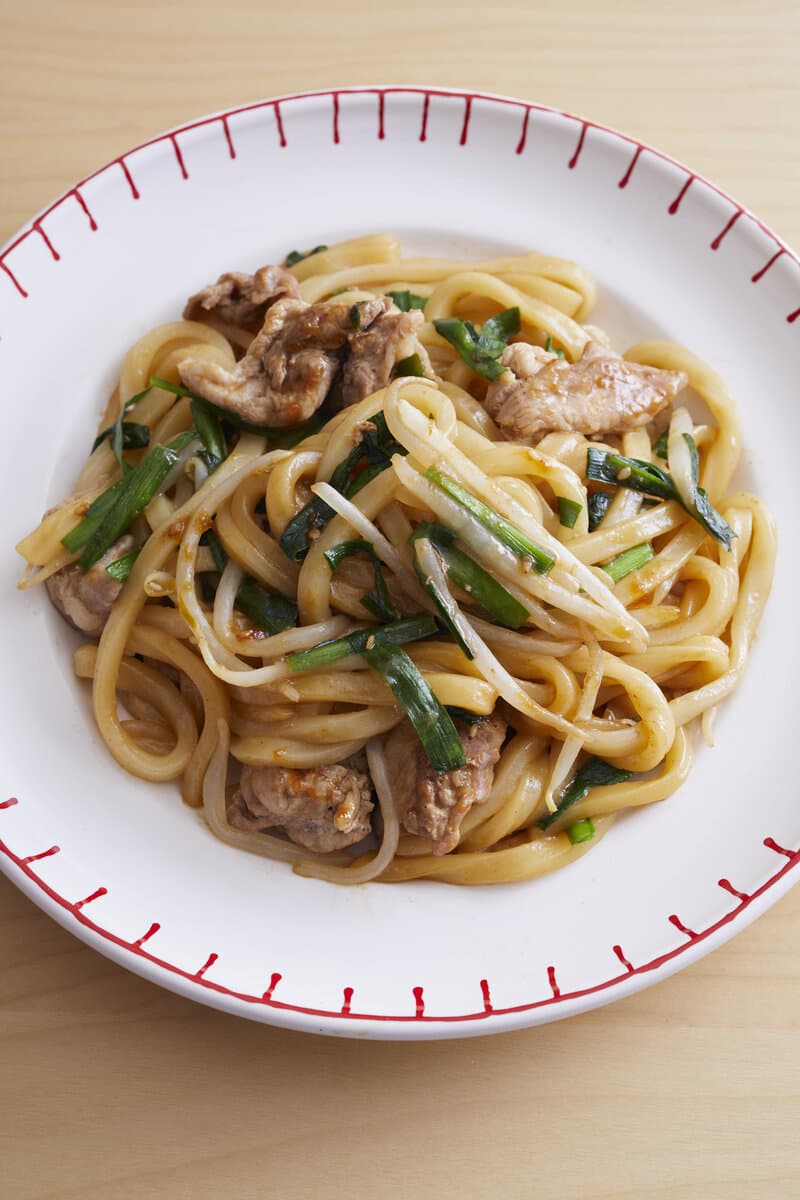 豚にらもやしの黄金焼きうどん