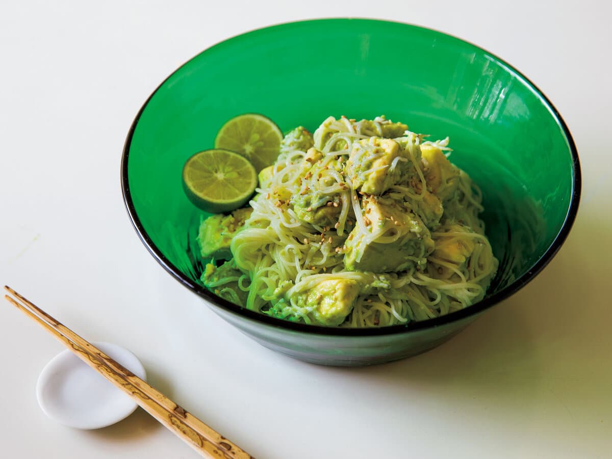 アボカドとしらすのごま塩そうめん