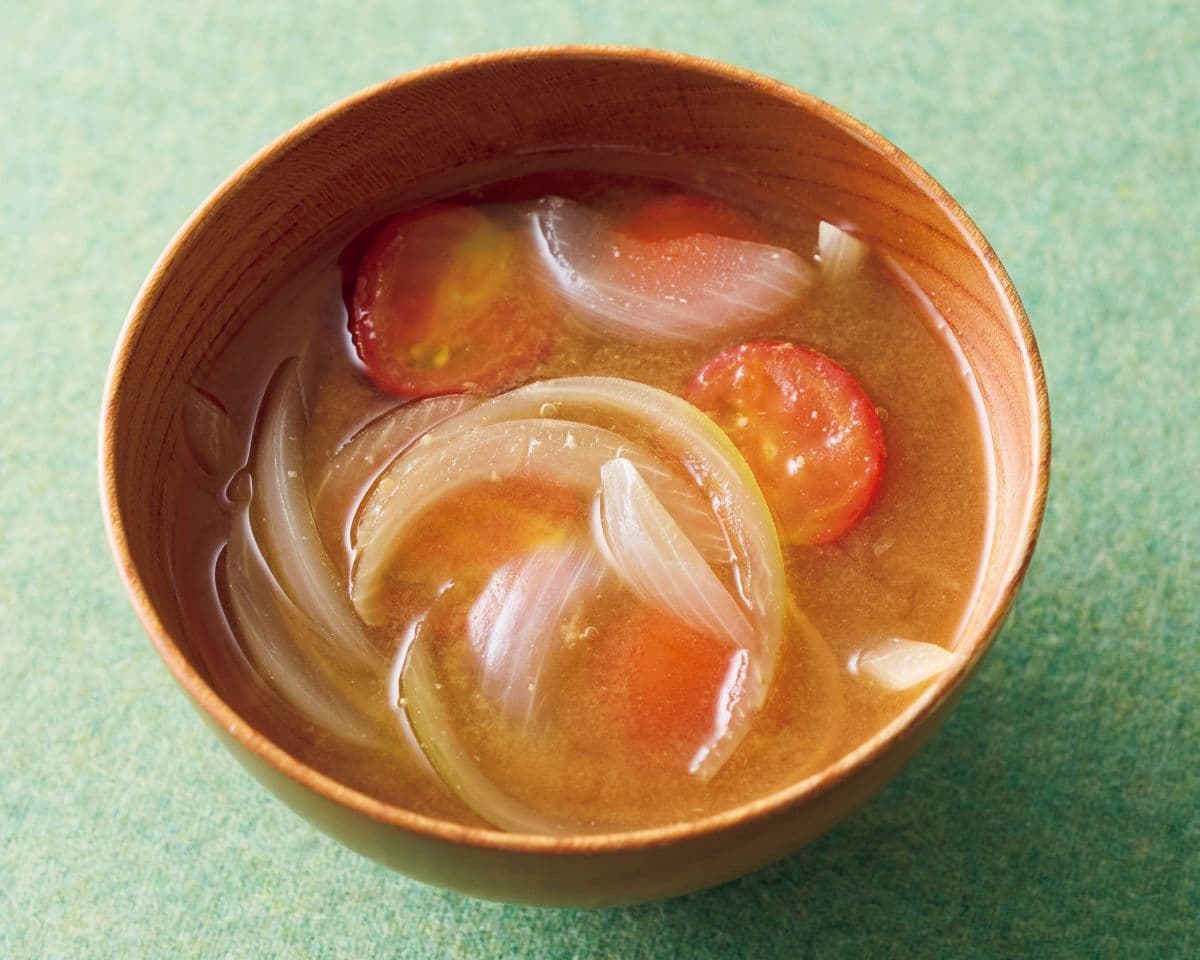 玉ねぎとミニトマトのみそ汁