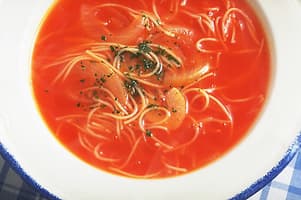 パスタ入りトマトスープ
