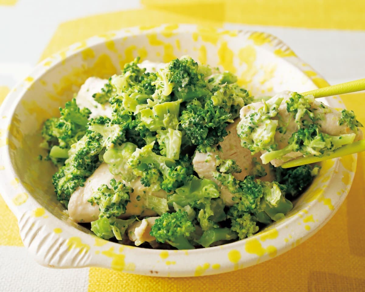 ほろほろブロッコリーと蒸し鶏のみそマヨあえ