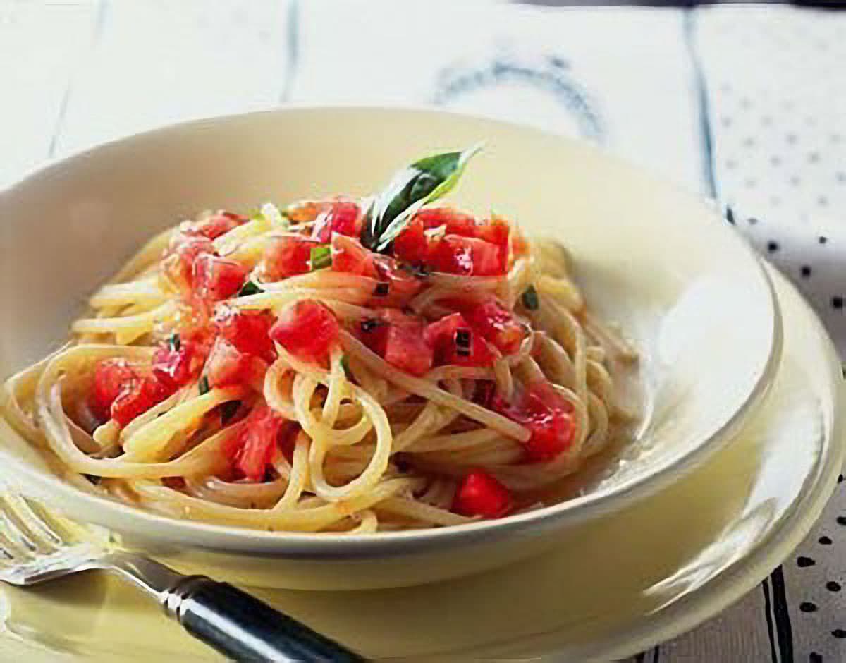 バジルとトマトの冷製パスタ