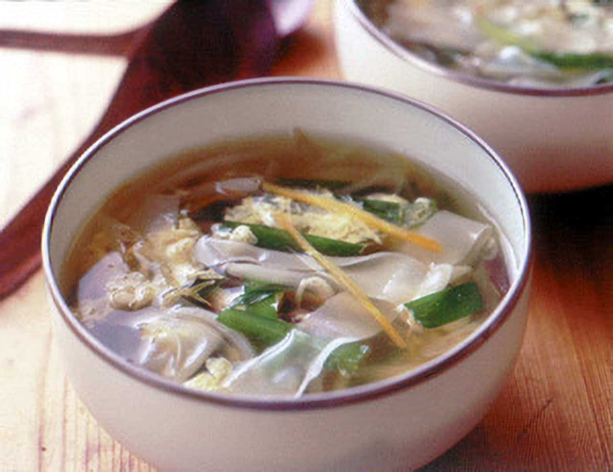 野菜たっぷりワンタンスープ