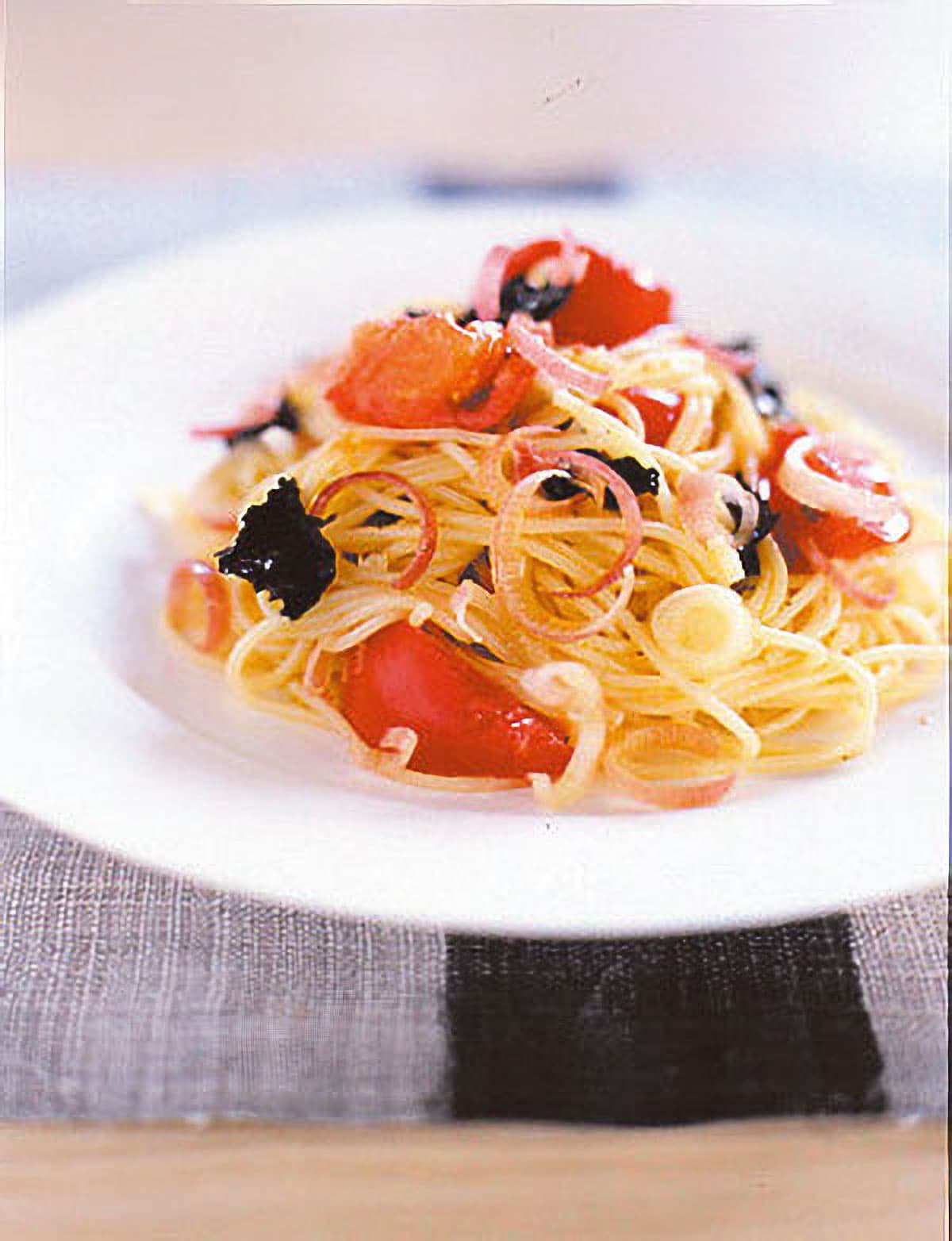 みょうがとトマトの冷製パスタ