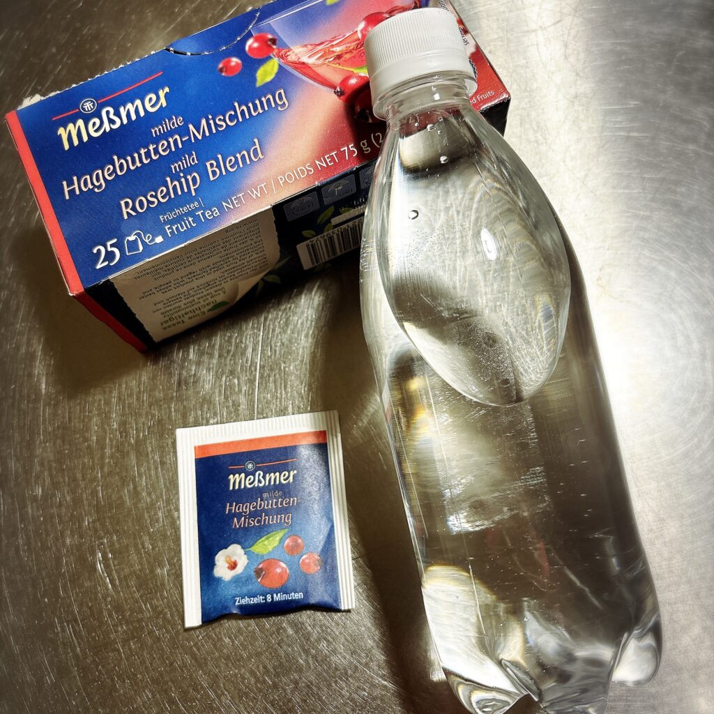 炭酸水とティーバッグ