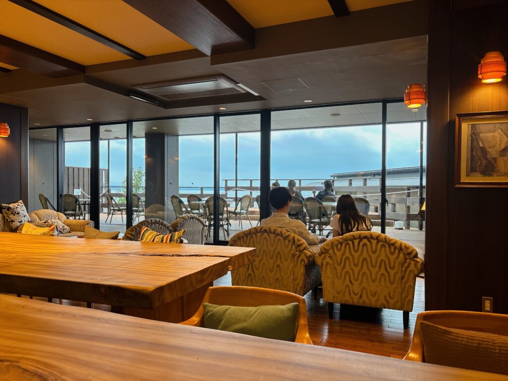 ラウンジ