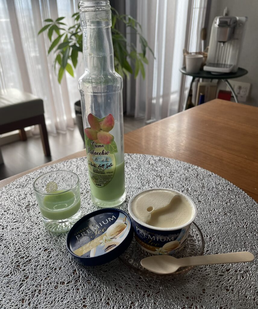 プレミアムアイスバニラとピスタチオチェッロ