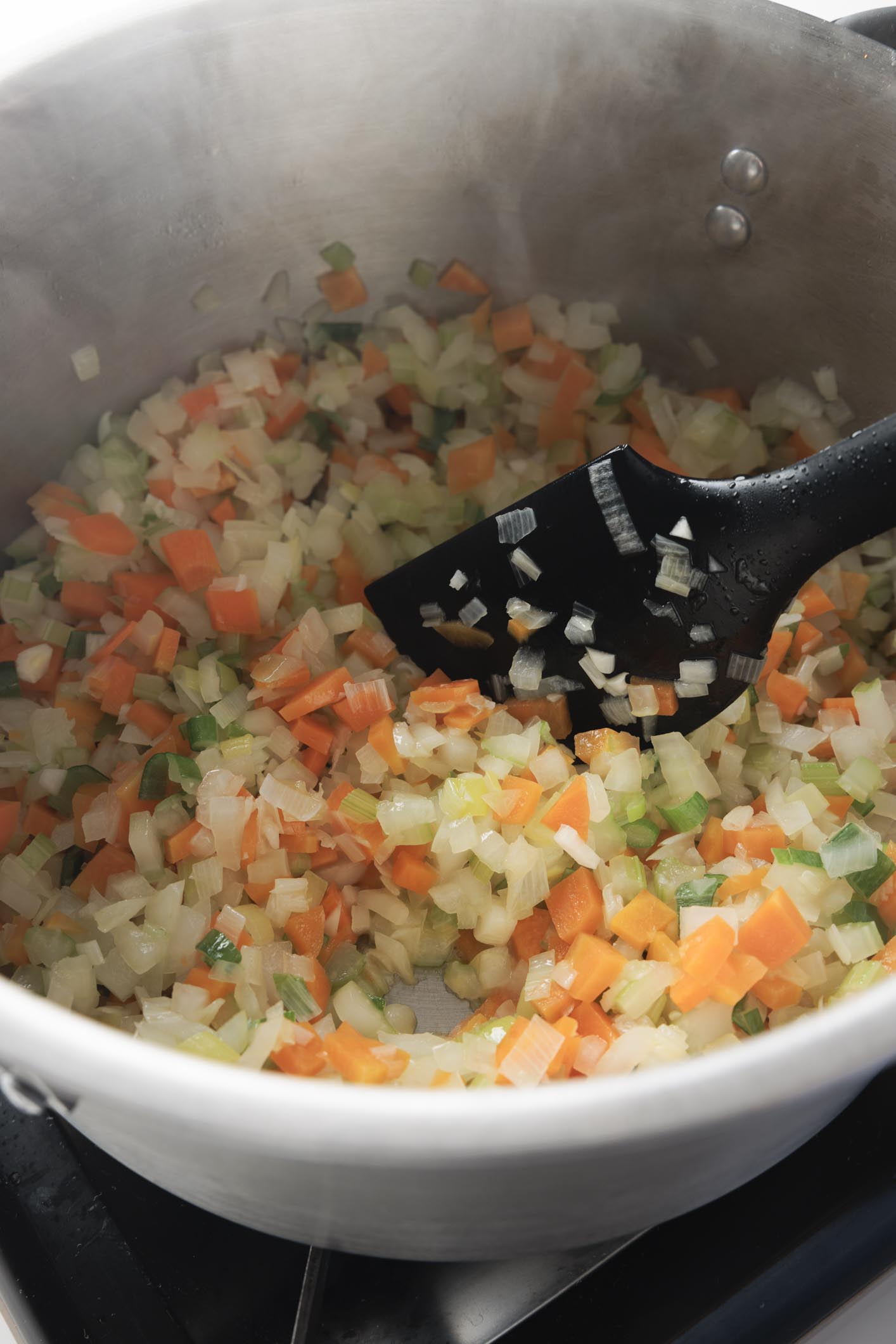 野菜がしんなりするまで炒める
