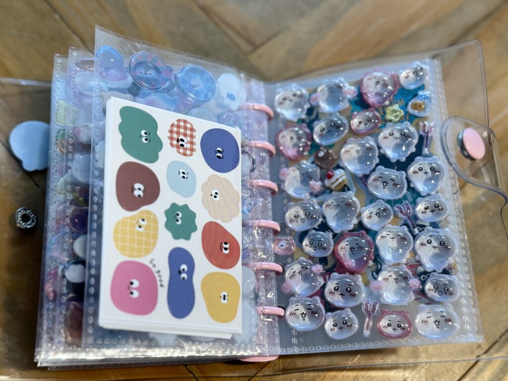 ちいかわのボンボンドロップシール
セリア100均で購入したシール