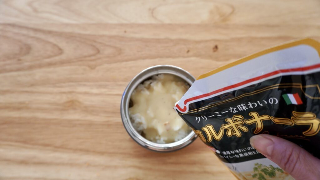 スープジャーで作る、あつあつドリア弁当。スリコ、3coinsのスープジャーで、ドリアとおかず。ポテサラ、ソーセージ、カレーパスタ、スクランブルエッグ。パスタソース活用です。