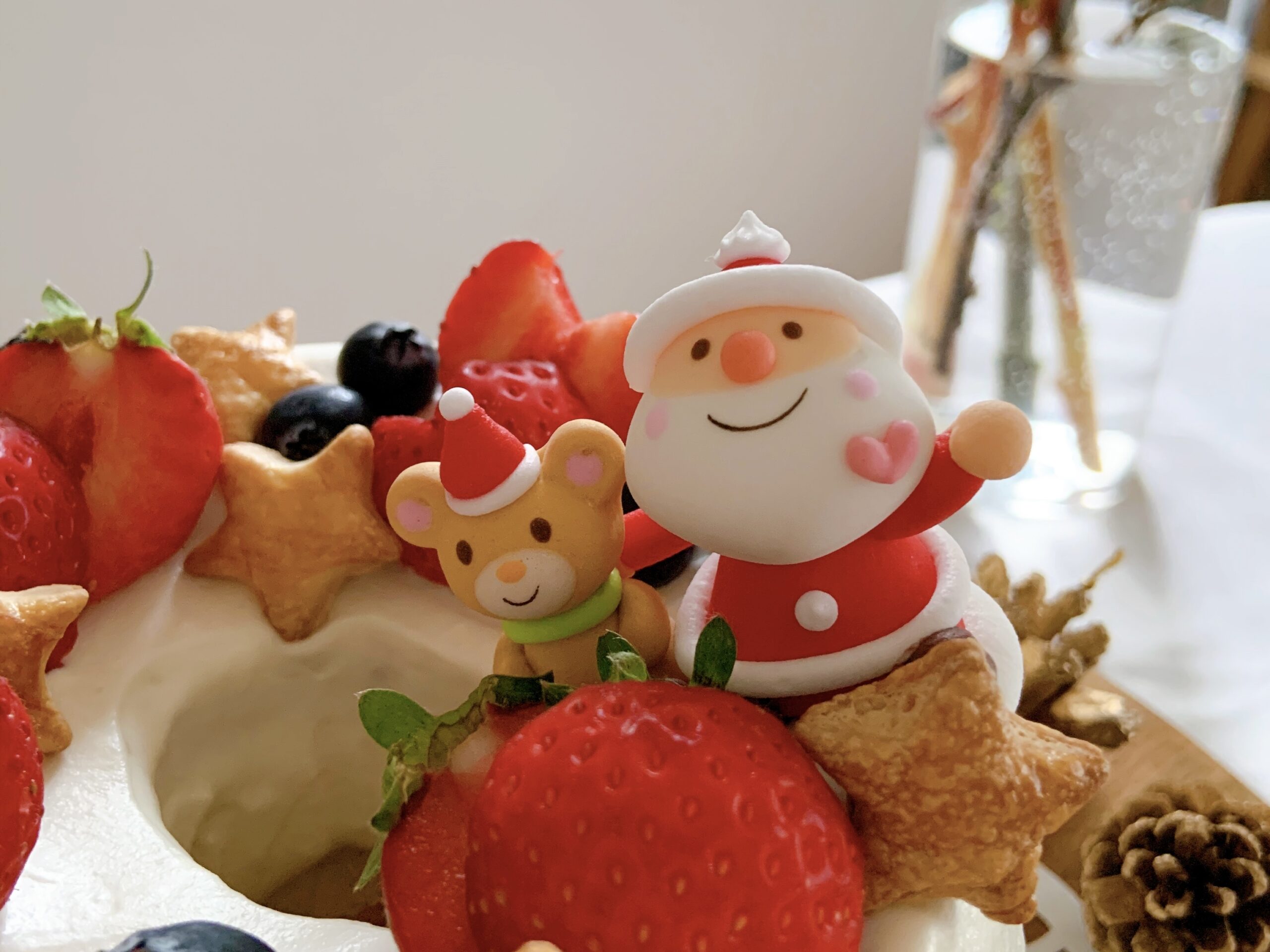 とんぴーのおうちクリスマスごはん、クリスマスシフォンケーキのサンタの飾り