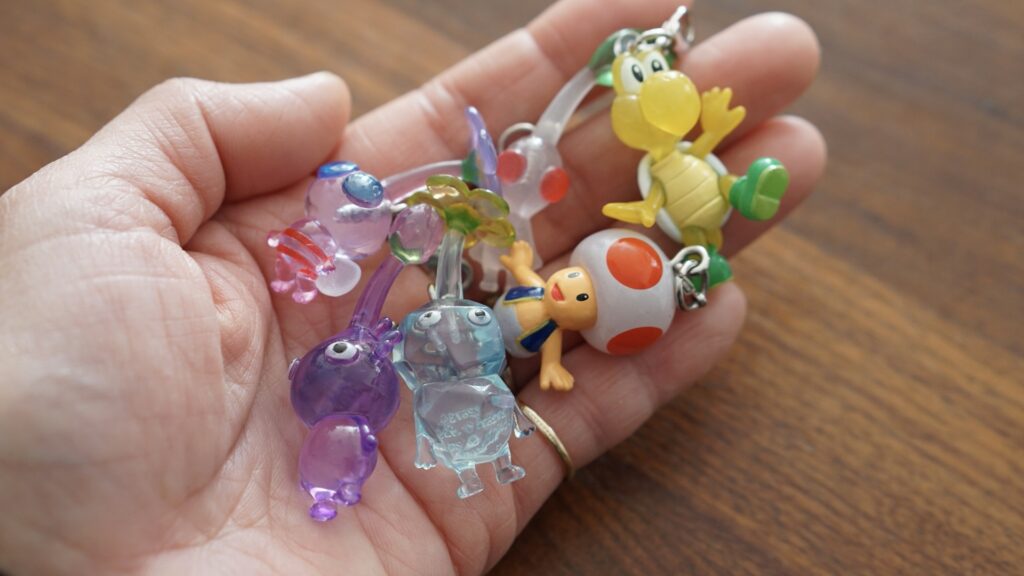 がちゃがちゃ、カプセルトイ、ガシャポン、長女と楽しんでいます。くれよんしんちゃん、しずくちゃん、みっこちゃん、ちいかわ、ピクミン、たまごっちなど。